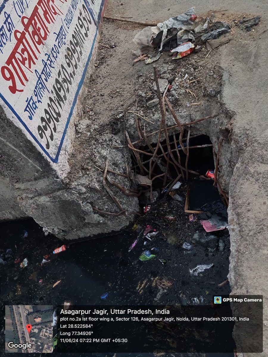 igovindindian's tweet photo. @noida_authority @CeoNoida स्थिति और भी गंभीर कर दी है, सरिये बाहर निकले हुए हैं जिससे एक बार तो एक्सीडेंट हो चुका है और फिर से एक्सीडेंट होने की संभावना है।गंदगी चारों तारीफ फैली हुई है। ना ही नाले ढके हुए और ना ही नाल पूरा बना हुआ है। https://t.co/AyXZ5Jjr2G