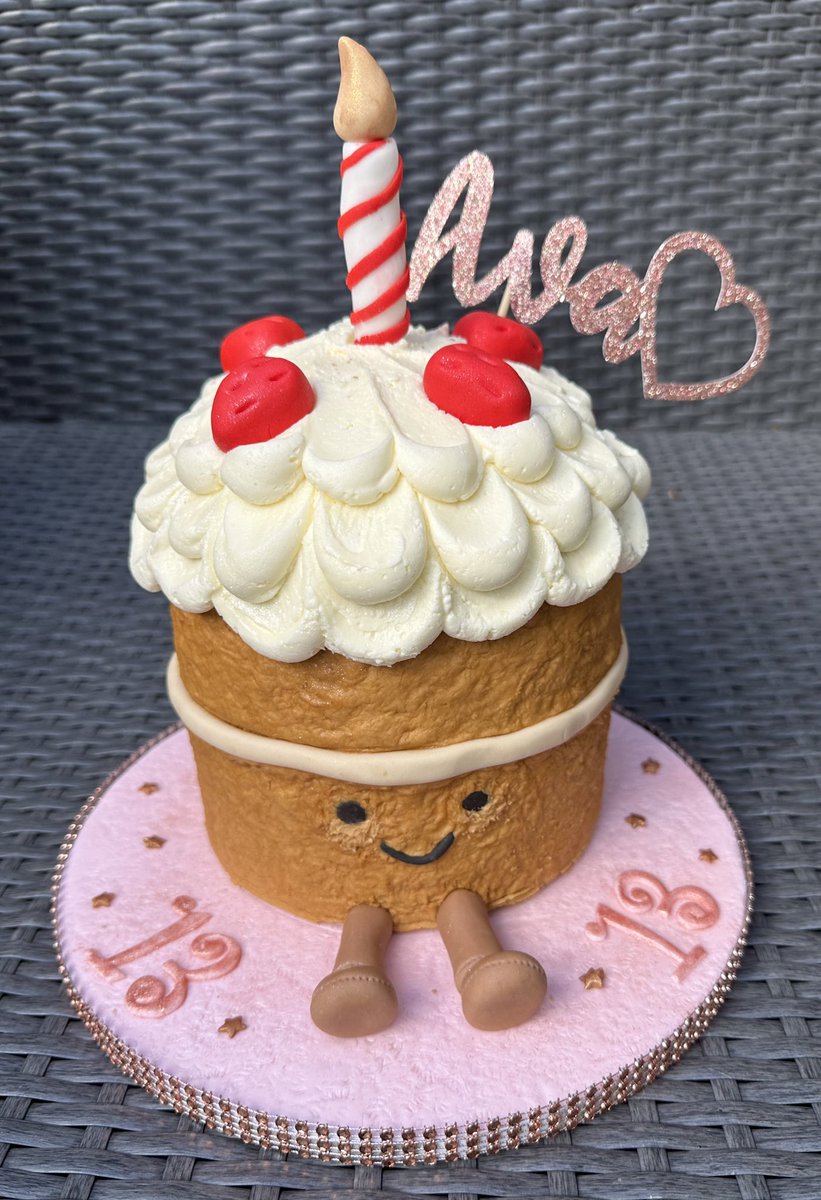 Move over Amuseable birthday cake, there’s a new XL version in town! 🤣 13th birthday cake for my daughter Ava who loves Jellycats! <a href="/jellycatlondon/">Jellycat Jack</a> #13thbirthday #jellycat #birthdaycake #homemade #cake