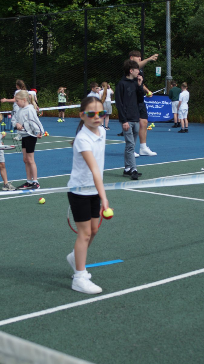 SportRCT's tweet photo. 🎾Another cracking Tennis festival today with over 290 primary school children joining us at Rhondda Tennis Club. 

Thank you to Rhondda Tennis Club for hosting us, and to Tennis Squad and Tennis Wales for their support. Thank you and Well done to the schools and children that attended! 🎾

@RhonddaTennis @TennisSquad @tenniswales @BlaengwawrPri @tonpentrejunior @PerthcelynS @ygg_ynyswen @llwynypiaps @TreorchyPrimary