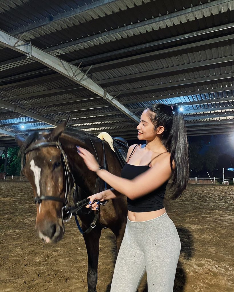 Shwe Eain Si (@shweeainsi4) on Twitter photo 