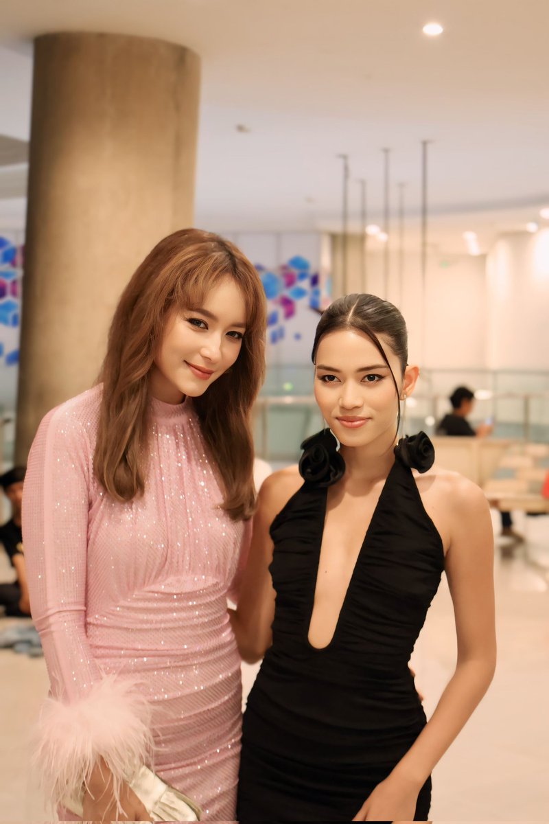 BeeFansite_'s tweet photo. 👭🏻

📷  Cr. mustlove 
#ฟ้าจรดทรายเดอะมิวสิคัล 
#ฟ้าจรดทรายเดอะมิวสิคัล2024 
#beenamthip #บีน้ำทิพย์ https://t.co/Nb6r9IfHqH