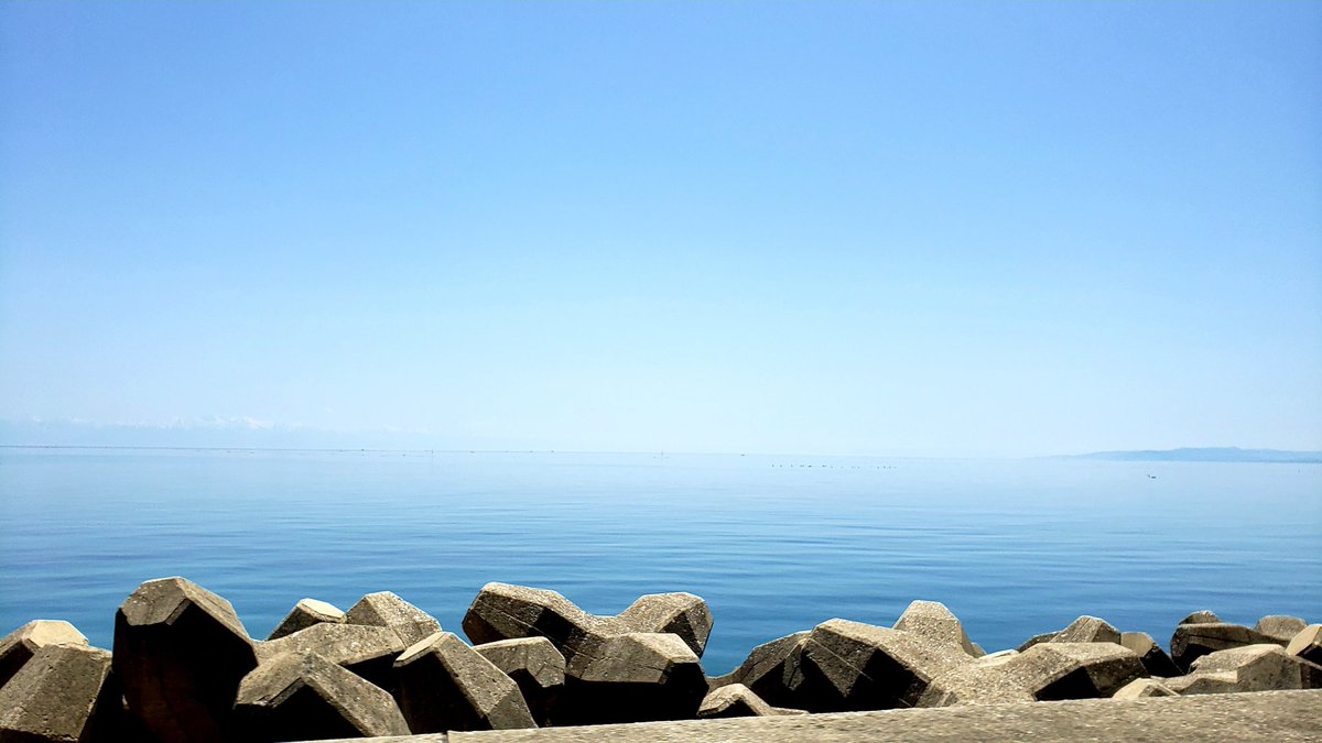 nakataninnin's tweet photo. 故郷の海。NOTO BLUE.
水平線が空と溶け込んだ異次元の海
テトラポットがanother planet💫感
冥王星の存在を予言したアメリカの天文学者パーシヴァル・ローウェルは、
能登の美しさを『エデンの園』と例えたそう
(高野誠鮮住職が教えてくれた)
#私の愛してやまない能登 #能登町 #notoblue https://t.co/7V6ImPTHob