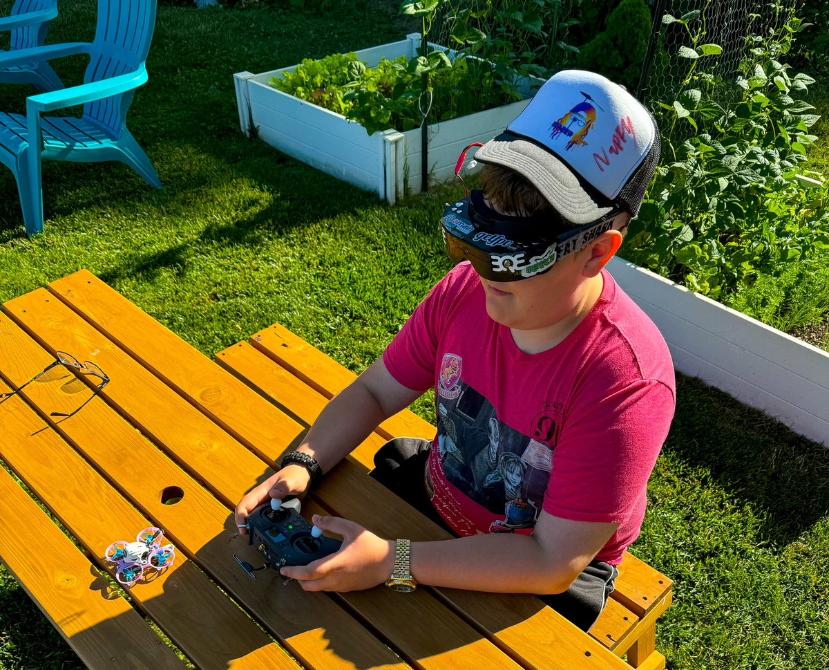 papa_grizzly_'s tweet photo. My oldest son’s first time flying.
#fpv #drone #fpvfreestyle #fpvlife #fpvdrone #fpvaddiction https://t.co/vksnwMvyaZ