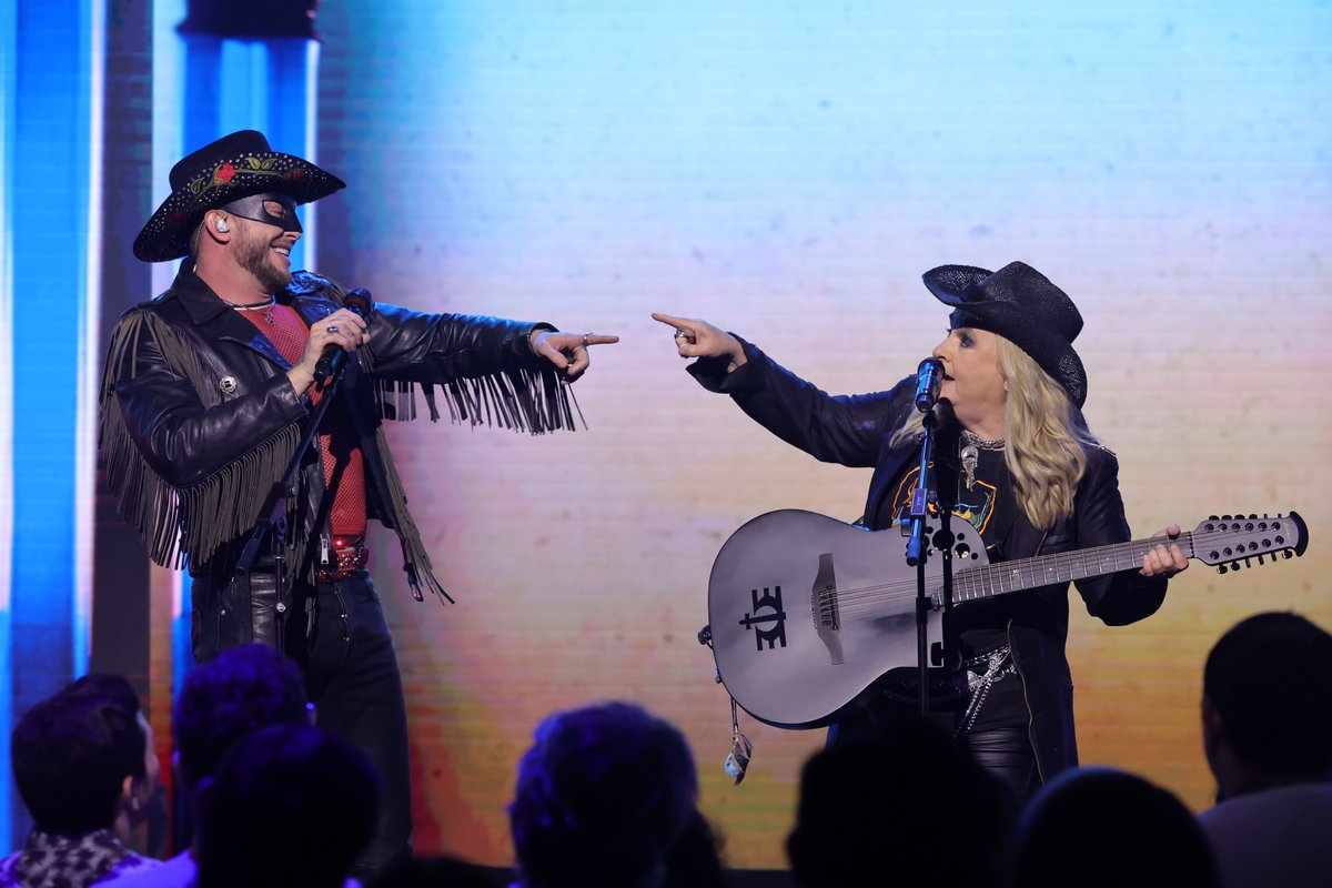 iHeartRadio's tweet photo. What an 🌈ICONIC🌈 performance from @metheridge &amp; @orvillepeck!

Watch our #CantCancelPride show with @ProcterGamble now on @hulu, iHeartRadio FB + YT pages or Revry!

👀: https://t.co/f2l4x6tbS8 https://t.co/YCvoZ2ArsZ
