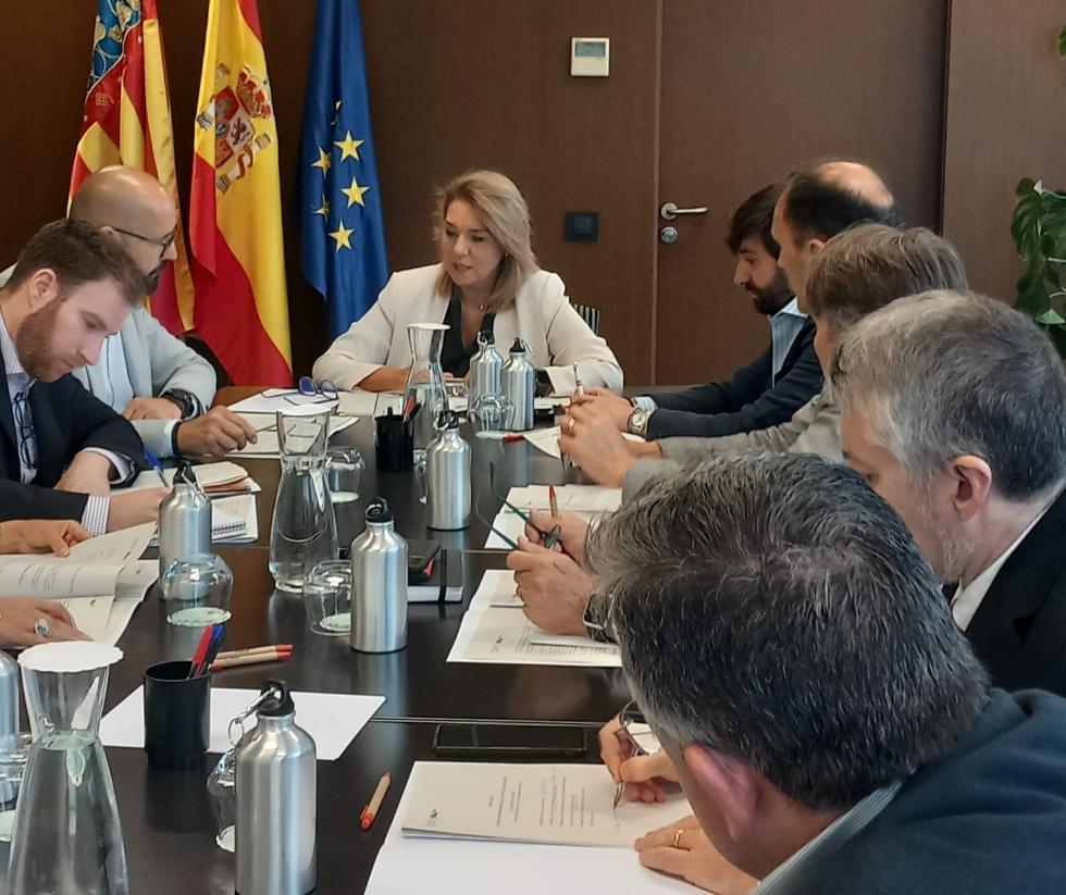 GVAivaj's tweet photo. Comencem a treballar en l'Estratègia Valenciana de Joventut 2025-2029.
✅ La Comissió Interdepartamental de Joventut avaluarà l'EVJ 2019-2023.
🤝 La nova #EVJ comptarà amb la participació dels actors més rellevants en l'àmbit de les polítiques de joventut.
🗣️ @SusanaCamarero, consellera de @GVAIgualtat i presidenta de l'#IVAJ: "És fonamental que les actuacions en matèria educativa, d'ocupació, de salut, vivenda o cultura estiguen alineades per a aconseguir uns objectius comuns en matèria de joventut".
Més info: https://t.co/dZF7ZLb2Ac