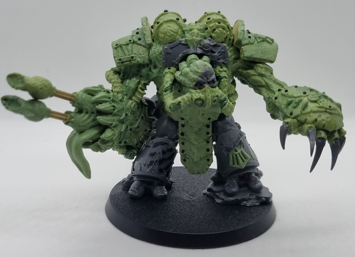 greenstuffstud's tweet photo. Made from a obliterator lower body and front armour, a cataphractii lightning claw, head from mortarion, bile tanks from a pbc, brass rod, brass tube, green stuff, milliput, aluminum foil, metal wire and glass balls. I would guesstimate he was around 30-40 hours of work. https://t.co/yXgnkKEEoZ