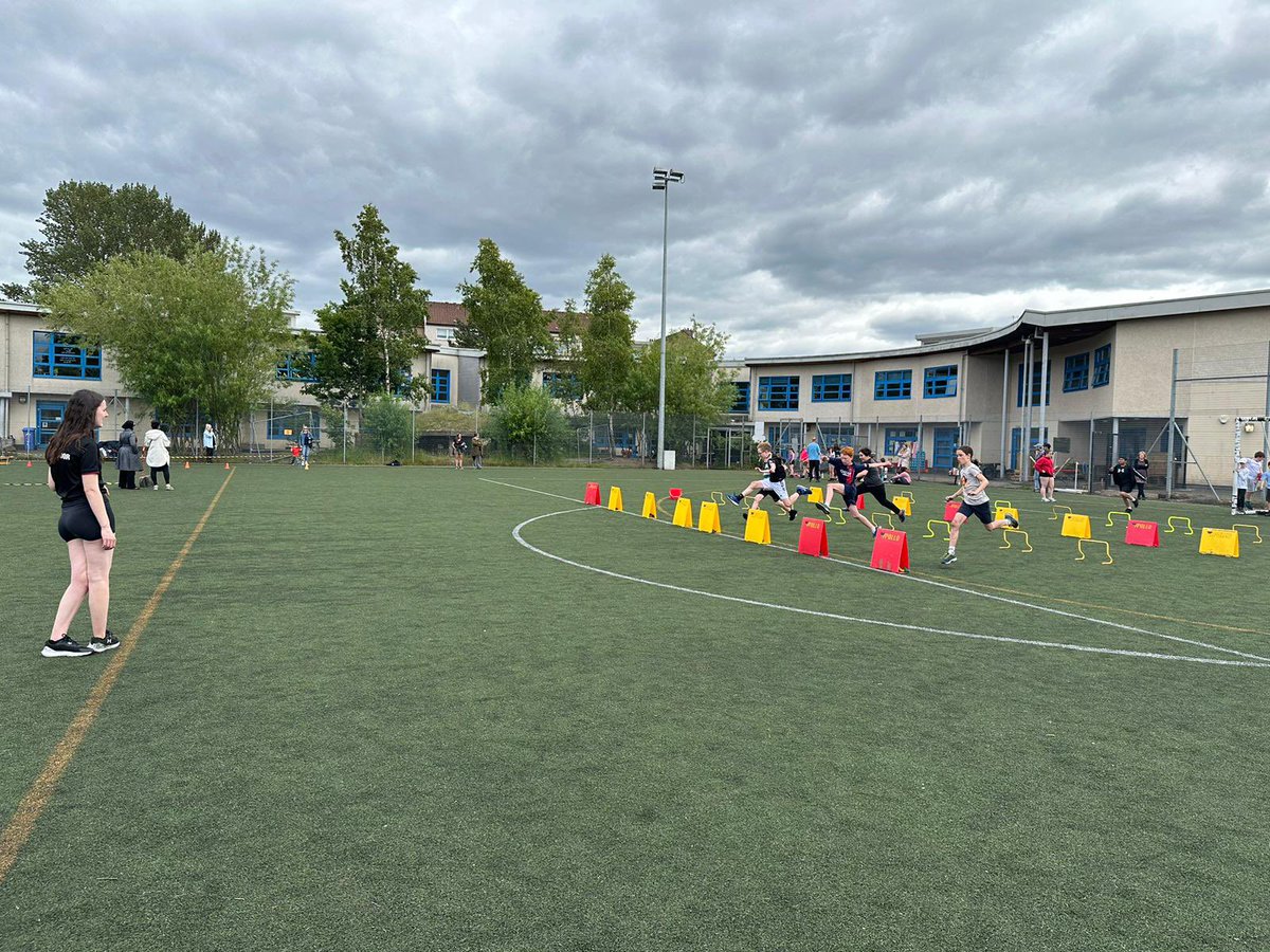 📌 Young Ambassadors 📌 

Some of our young ambassador team <a href="/HillparkSec/">Hillpark Secondary</a> out supporting the local primary schools at sports days today ⚽️🏃‍♀️🏃‍♂️ thanks to our S5’s who supported <a href="/GowanbankSchool/">Gowanbank Primary & LCR</a> and our s6’s who were along at <a href="/MerryleePS/">Merrylee Primary</a> today👏🏻 great role models for our pupils⭐️