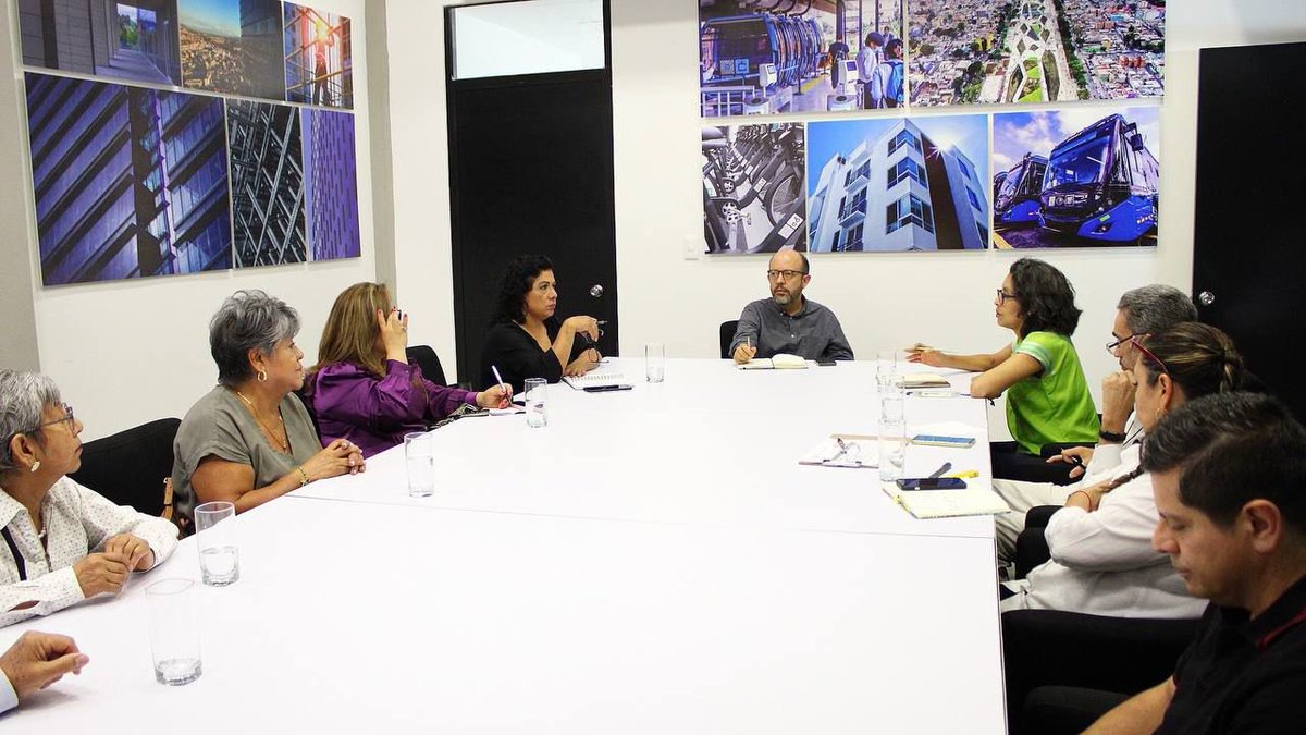 IntiMunoz's tweet photo. Sostuvimos una reunión con vecinas y vecinos del Barrio de Niño Jesús, Coyoacán, así como con representantes del @INAHmx y la @ArquidiocesisMx en torno a la colaboración del @GobCDMX para concluir la recuperación y reapertura de la Capilla del Niño Jesús, inmueble patrimonial edificado en el S. XVI que resultó afectado luego de los sismos de 2017.

@seduviCDMX 
@GobCDMX