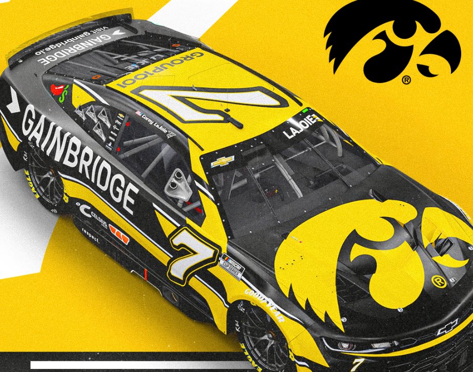 bobpockrass's tweet photo. Corey LaJoie with an Iowa Hawkeye scheme this weekend. https://t.co/O9HARCgGnm