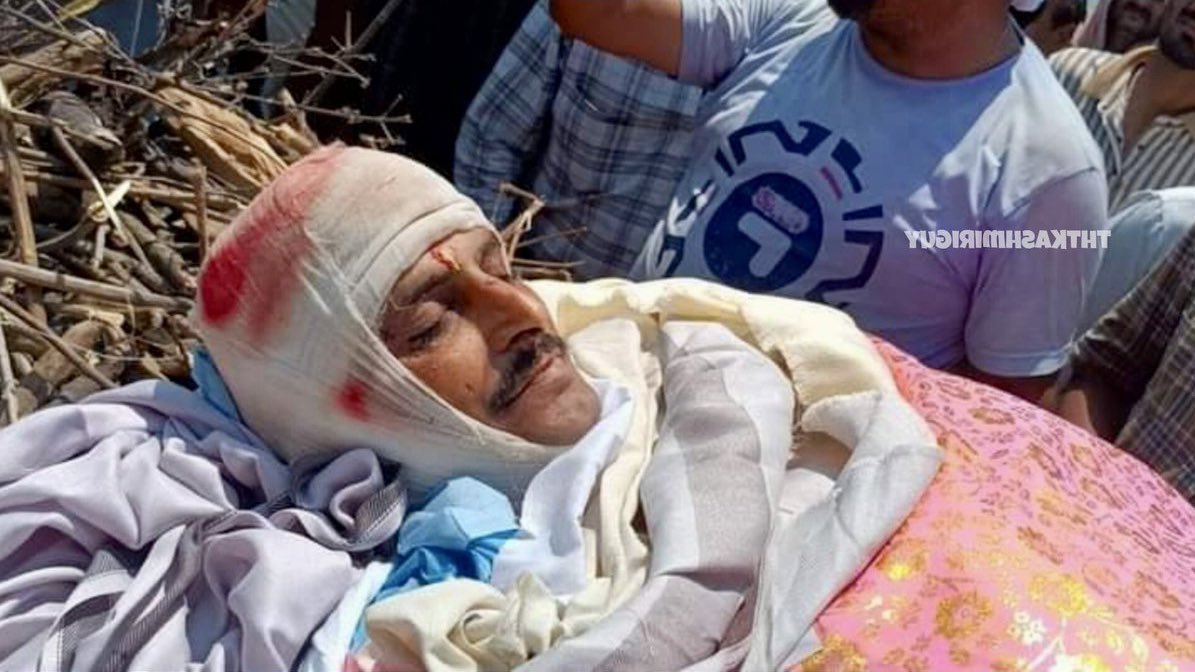NewsAlgebraIND's tweet photo. 🚨 Grand Salute to Reasi Driver Vijay Kumar who lost his own life but saved lives of several pilgrims. REAL HERO !!

He turned the bus away from the terr0rists who wanted to board the bus to sh00t everyone.

Terrorists even sh0t him on his head to stop him but but he did not stop.

He did not care for his own life otherwise more devotees would have l0st their lives. #AllEyesOnReasi