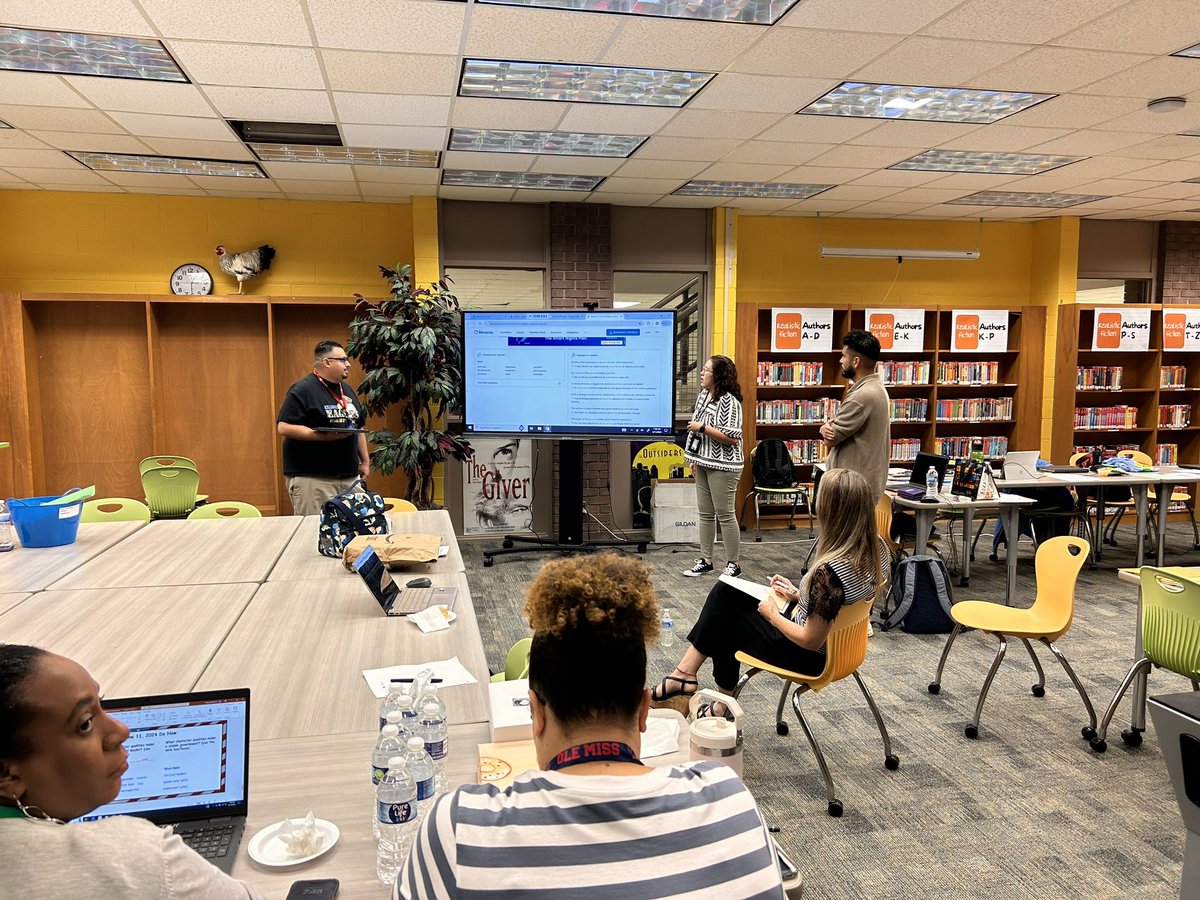 WSB3_ITS's tweet image. @SLISummer Middle School PLC! Collaboration and team learning at 💯! #SUCCESSnothingless @AliefLearns @AliefISD @Alief_SLE @MMrbracy @APBlair_ @Sroninub2Newby #SUCCESSnothingless