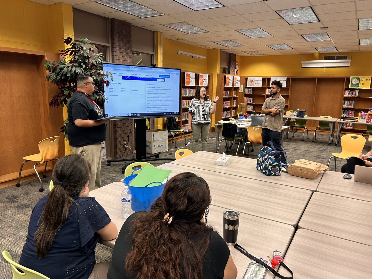 WSB3_ITS's tweet image. @SLISummer Middle School PLC! Collaboration and team learning at 💯! #SUCCESSnothingless @AliefLearns @AliefISD @Alief_SLE @MMrbracy @APBlair_ @Sroninub2Newby #SUCCESSnothingless