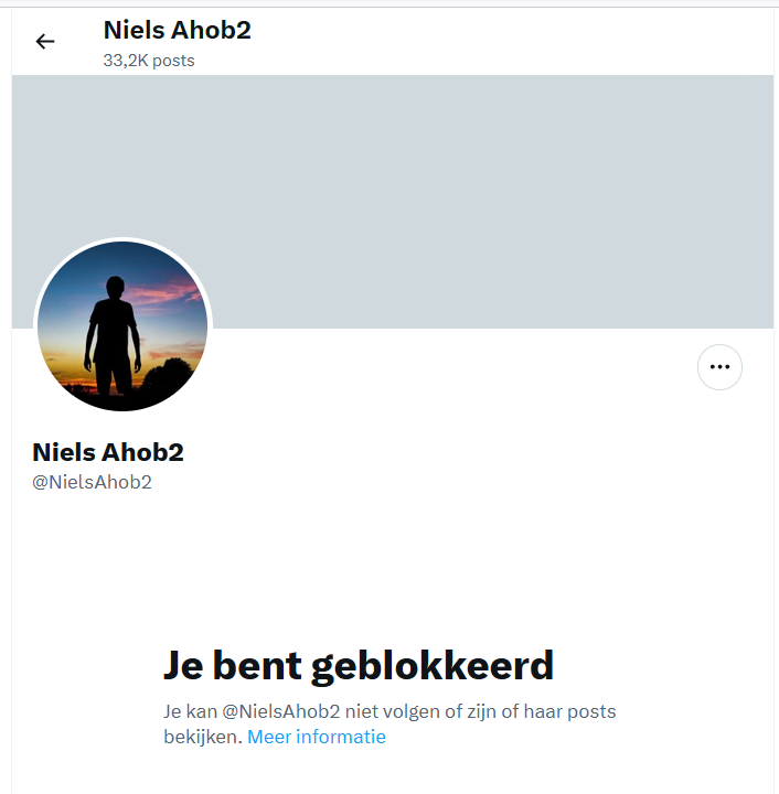 janzo076's tweet photo. De politie beweert iedereen die geblokkeerd is  door een @politie account te deblokkeren. Ook zegt zij blocks in  principe niet acceptabel te vinden.....https://t.co/UgWeJnp95k https://t.co/y8V6rB2AP3