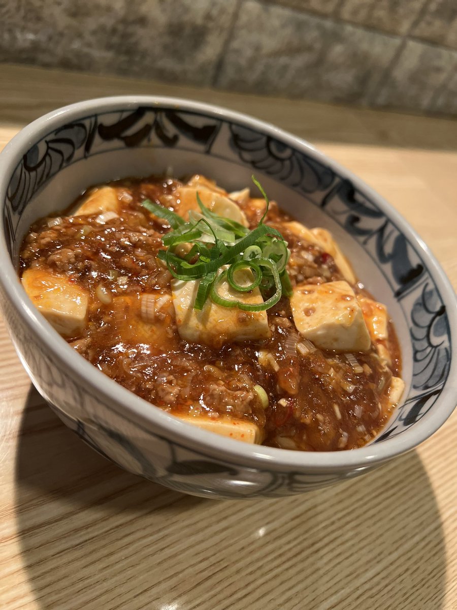 麻婆豆腐丼
今ならあります✨
辛さは変更可！！
是非！！！！

#五反田 #西五反田 #五反田ヒルズ #bar #さるー #bar飯 #麻婆豆腐 #麻婆豆腐丼