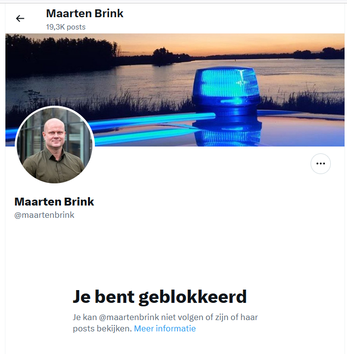 janzo076's tweet photo. De politie beweert iedereen die geblokkeerd is  door een @politie account te deblokkeren. Ook zegt zij blocks in  principe niet acceptabel te vinden.....https://t.co/UgWeJnp95k https://t.co/y8V6rB2AP3