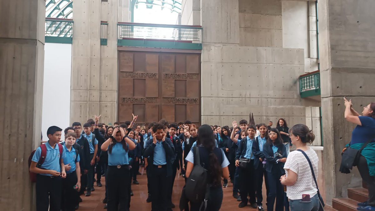 STVcaracas's tweet photo. Hoy estamos en la Galería de Arte Nacional con los estudiantes de 1er año. https://t.co/w8xWk1BpwU