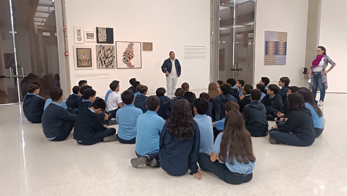 STVcaracas's tweet photo. Hoy estamos en la Galería de Arte Nacional con los estudiantes de 1er año. https://t.co/w8xWk1BpwU