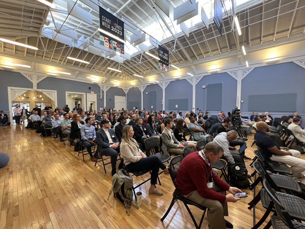 pblackshaw's tweet photo. Great capacity crowd for first ever @CincyAIWeek.
And so we begin!!!
#CincyAiweek #ai https://t.co/4LsfPEwysj