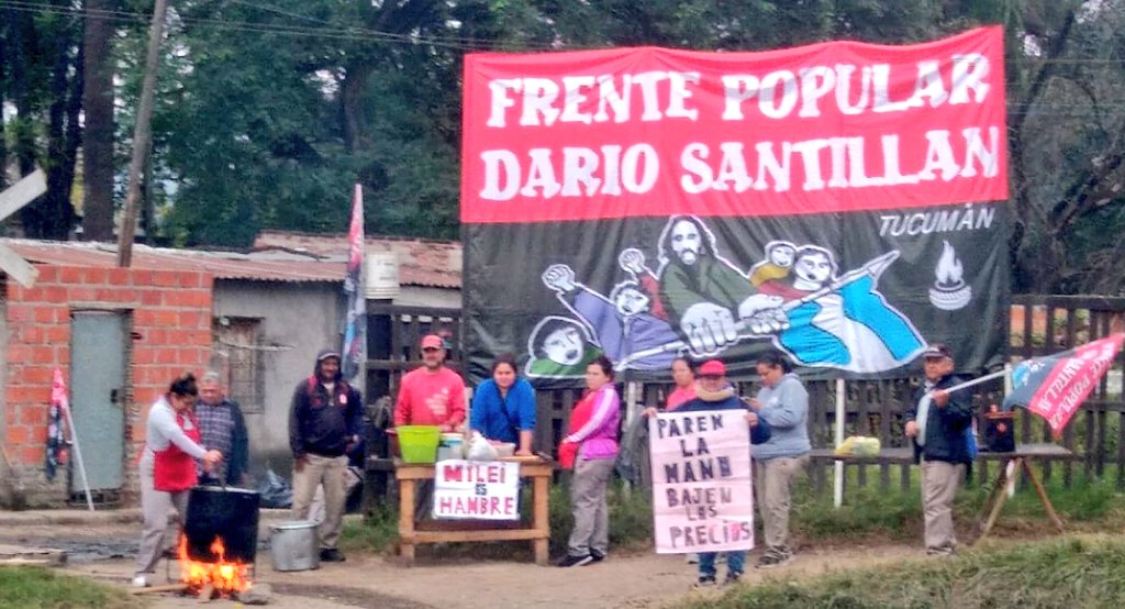 Ahora 🔥
Decenas de ollas populares en las barriadas del gran San Miguel de Tucumán, y en el interior de la provincia. 
Milei es hambre. 
Sus políticas de gobierno trajeron mas pobreza y miseria. 
No a la ley bases de Milei y de quienes apoyan el saqueo a nuestro pueblo.