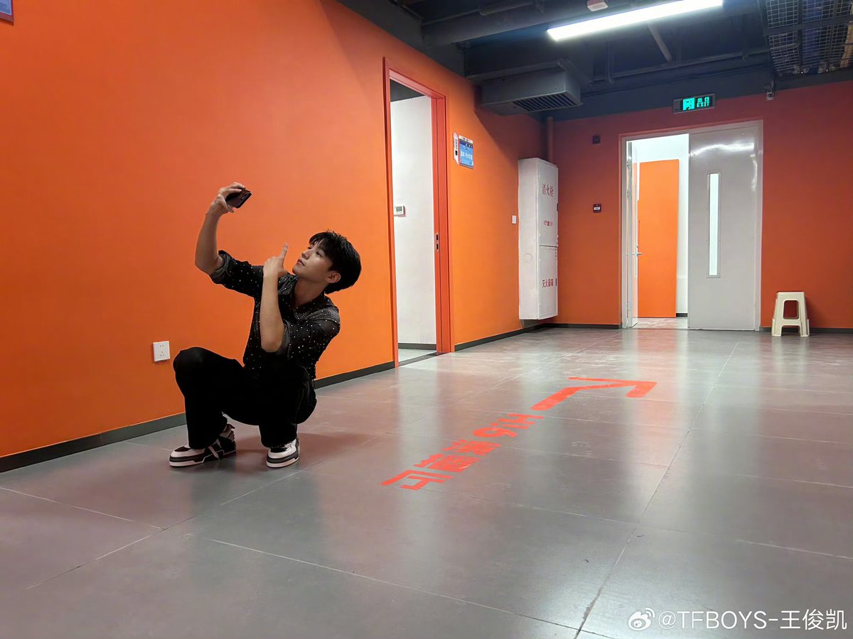 240611 왕준개 웨이보

你好星期六 첫 녹화였대💙

#王俊凯 #왕준개 #KarryWang