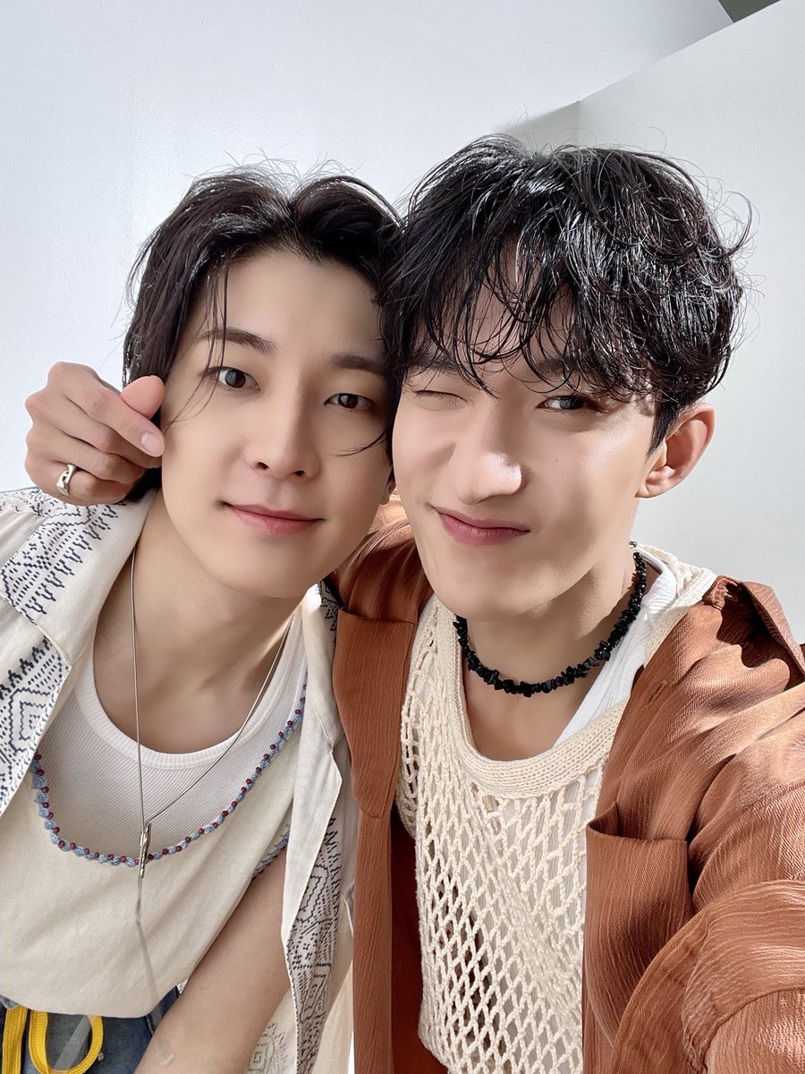 sunmoonfile's tweet photo. my sun and moon!!!
#원우 #도겸 https://t.co/zfmFSF2dcu