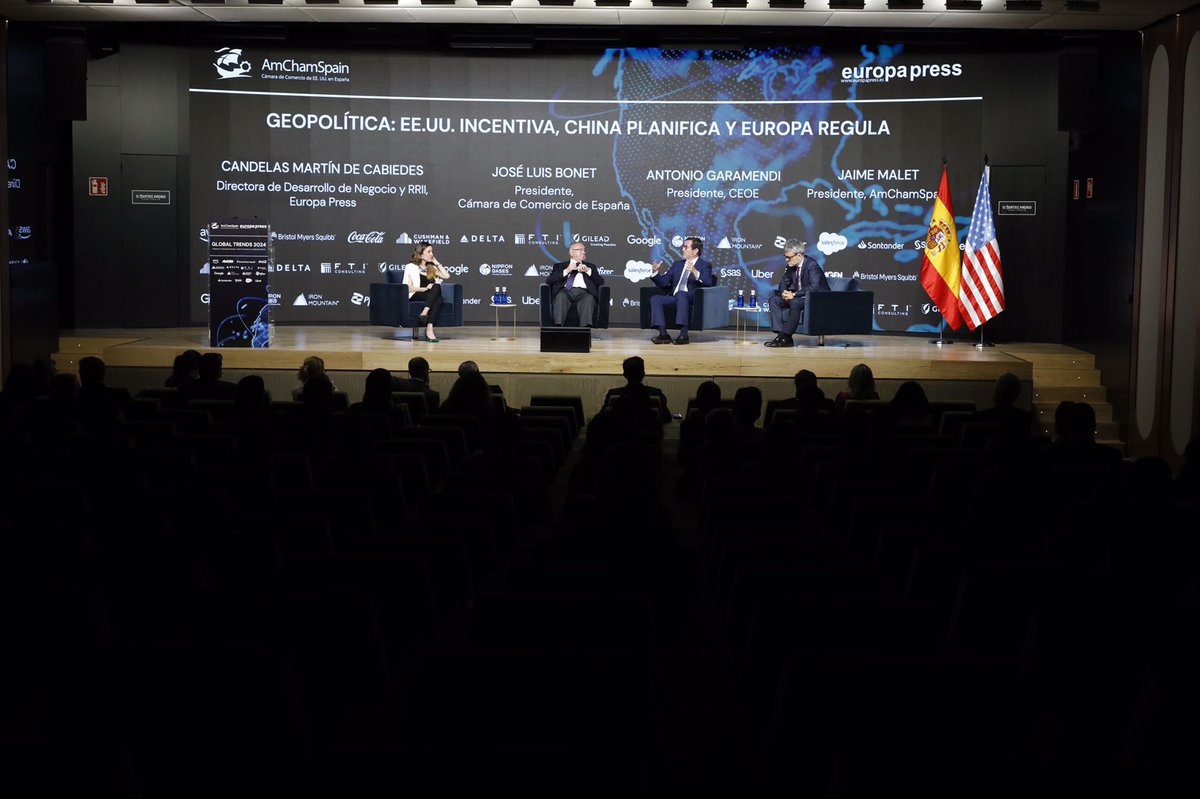 Se inicia el debate:”Geopolítica: EE.UU. incentiva, China planifica y Europa regula” con José Luis Bonet, Pdte. Cámara de Comercio España; Antonio Garamendi, Pdte. <a href="/CEOE_ES/">CEOE</a>; Jaime Malet, Pdte. de AmChamSpain y Candelas Martín de Cabiedes, Dir. Des. de Negocio y RRII <a href="/europapress/">Europa Press</a>.