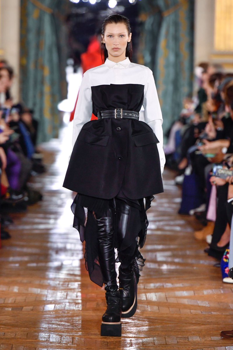 Segundo a Vogue Britânica , Bella gerou 852% mais visualizações em seus looks de passarela do que qualquer outra modelo para o inverno de 2022.