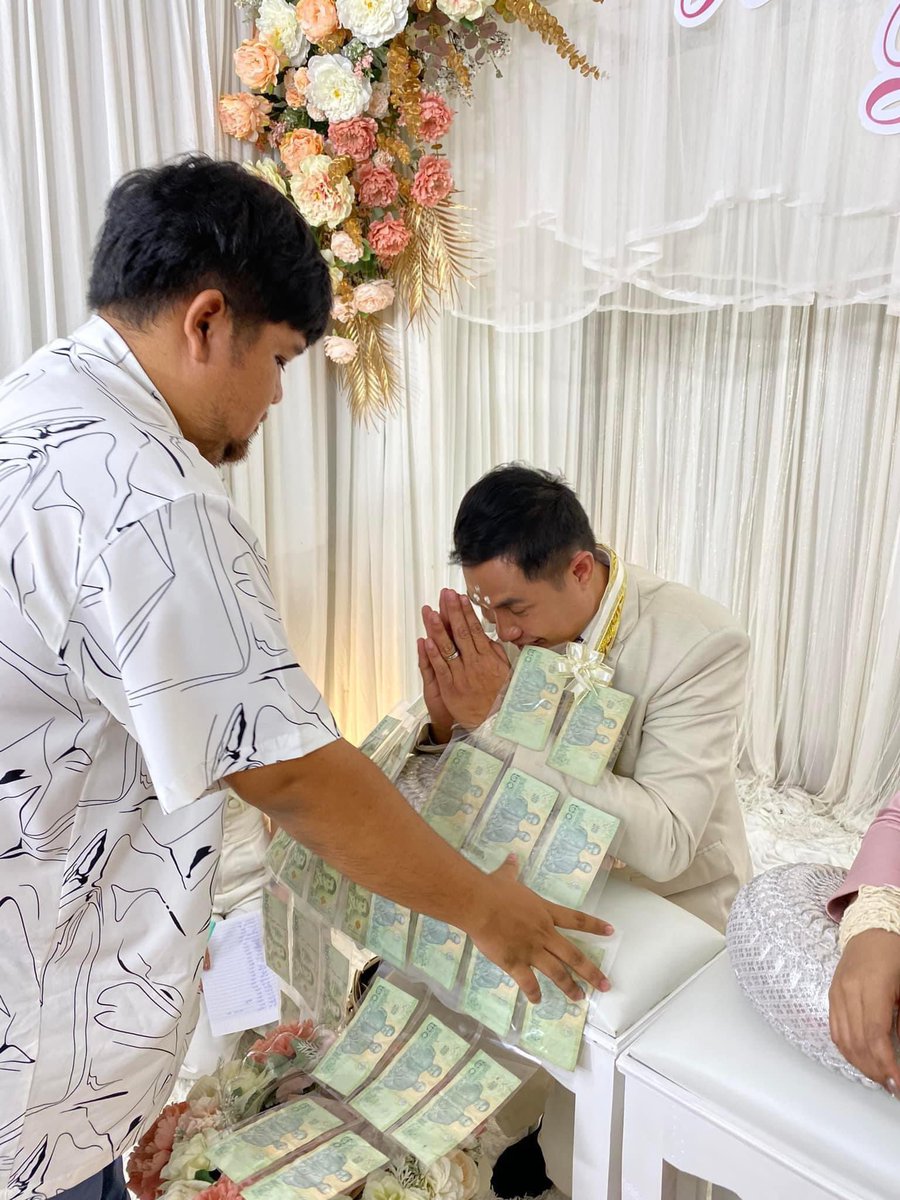 Basniixz's tweet photo. มางานแต่งเพื่อนยังไงให้เหมือนเป็นแขกผู้ใหญ่ 
ใส่แบบจริงจังให้เห็นกันไปเลย 55555555+
.
.
พิกัดพวงมาลัย เพื่อใครสนใจ 55555+ 
https://t.co/Ej7j7RYY6s https://t.co/NfXS7OwbIU
