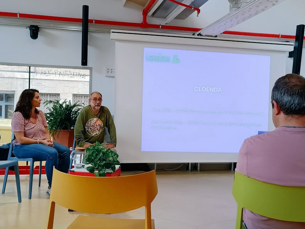 FAVBcn's tweet photo. En el marc de la #SetmanaEnergiaCoop ens hem trobat aquest matí al @Bloc4BCN per compartir el projecte de comunitats energètiques☀️

Sempre és un plaer conèixer altres experiències i teixir xarxes! Gràcies @coopolis_bcn @Batec_coop per convidar-nos! 🫂
 https://t.co/VPJotxuvqL https://t.co/2xMuLPP59E