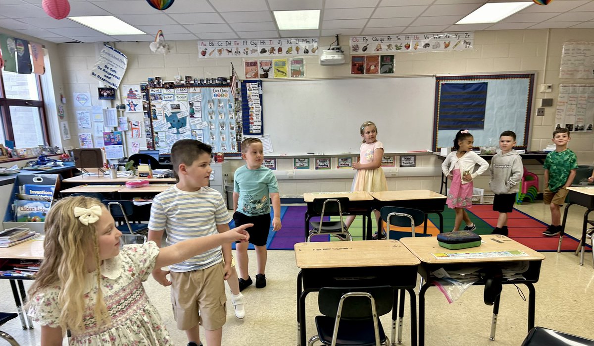 MsModerski's tweet photo. Z is for Zoom off to first grade (for a tour). https://t.co/2mwkpgNN12