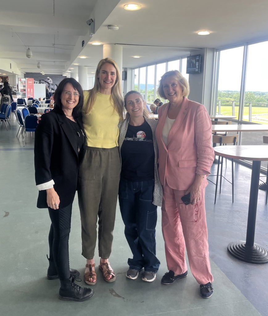 Very proudly out here today to support the wonderful @HelenDEM2024 and her team of brilliant women who have taken #Limerick by storm 

#LimerickMayor <a href="/elisaodonovan/">Cllr Elisa O'Donovan</a> #WomenSupportingWomen #WomeninPolitics