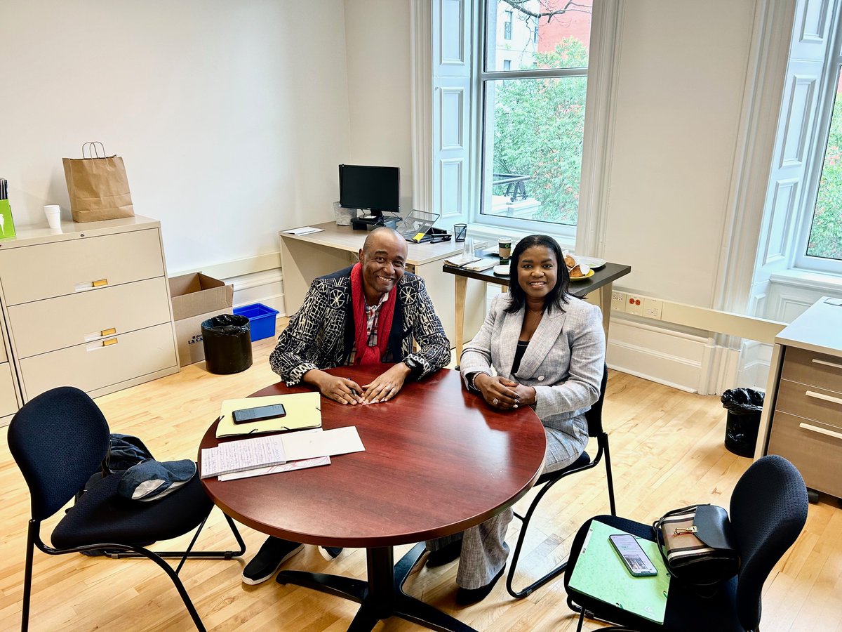 BjkdFondation's tweet photo. En mission au Canada, la Présidente de la #FondationBJKD a été reçue le 10 juin dernier par une délégation des Offices jeunesse internationaux du Québec  (LOJIQ).
la Présidente a accordé une interview à Roger Toguem du journal Afrique Canada Business pour présenter les missions. https://t.co/rTl5cF2UMx