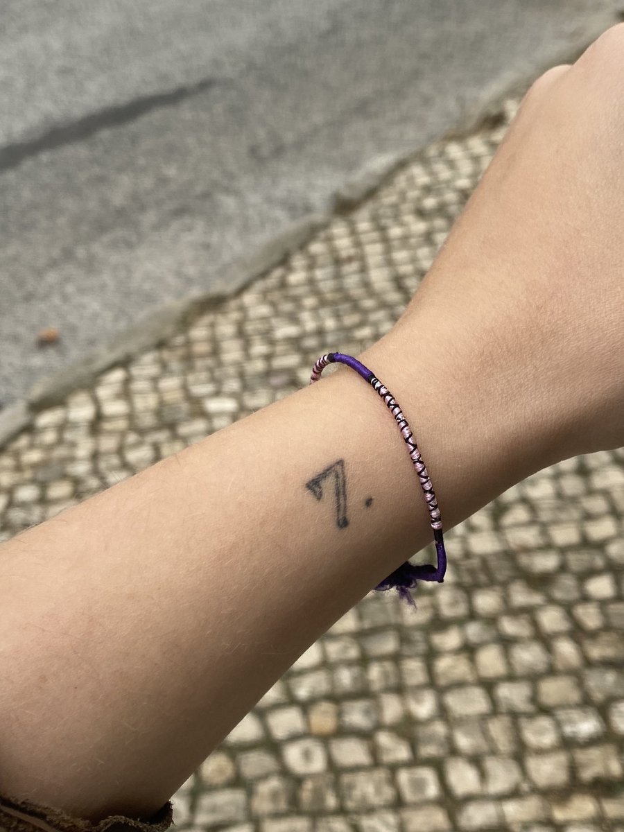 namusperson's tweet photo. pulseira que me acompanhou desde o dia do alistamento do Jin, ainda tá aqui no dia que ele volta 🤧💜 https://t.co/P6DSZtgPQm