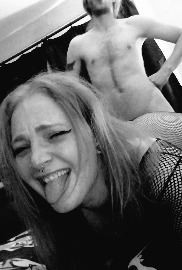 JaneMBathory's tweet photo. Trying to take a picture mid video 🤣😅 you can tell I'm dying and his just loving life @NateBathory https://t.co/N2h754ApEa