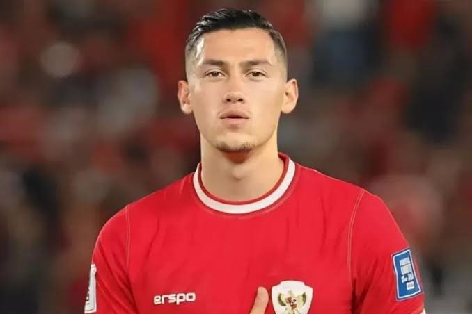 Melihat dia koordinir pemain buat bikin pagar untuk beri privasi tim medis, level nya beda memang ini Jaz Idzes, salam hormat! 🫡