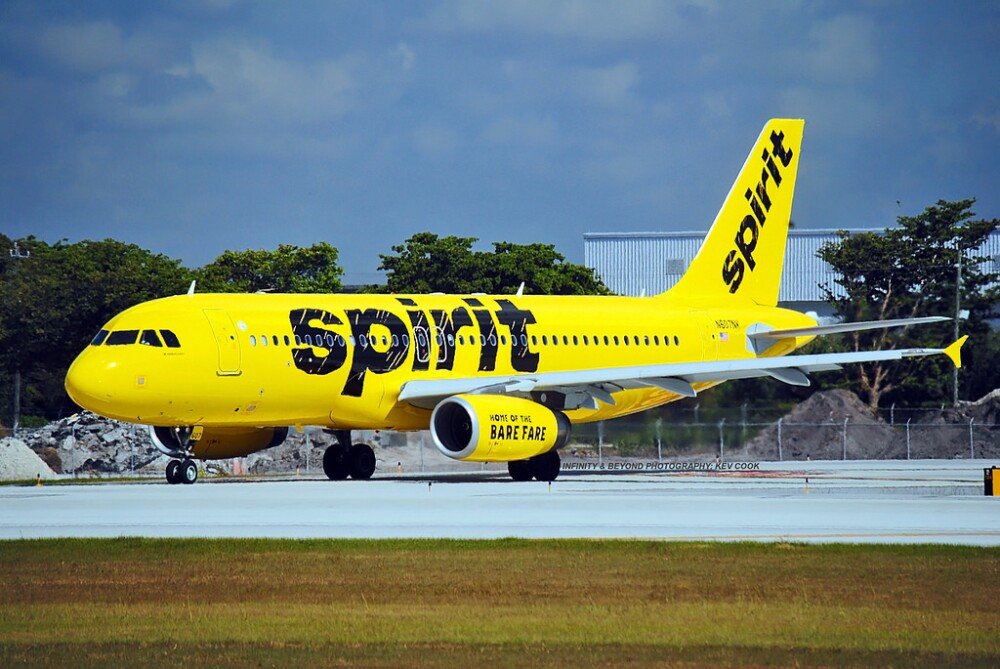 BLUSantanderes's tweet photo. #Atención La aerolínea Spirit reanudará el vuelo Bucaramanga - Fort Lauderdale a partir del mes de diciembre con dos frecuencias semanales. La ruta aérea fue suspendida a principios de 2024. "Es una buena noticia para el comercio y el turismo", dicen los empresarios #MañanasBlu https://t.co/ct6eKc9EoH