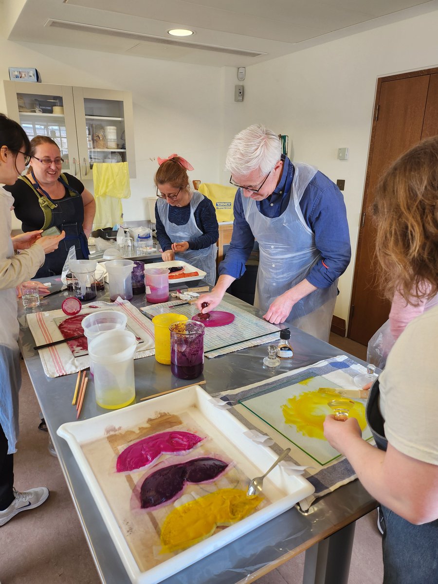 BodCons's tweet image. Last week we were joined by Dr Ruth Siddall who visited the @bodleianlibraries to teach Team BodCons all about the chemistry and making of lake #pigments. Over two days we made dyes, lake pigments &amp;amp; watercolours 🎨
