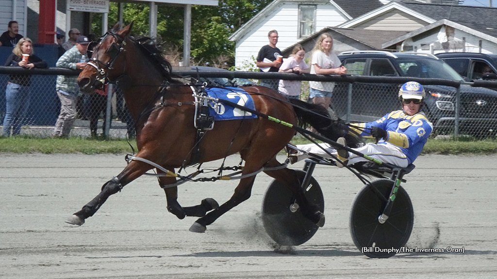 Congratulations to Madison Poirier, who started her training career perfectly on Sunday, June 9 at Inverness Raceway by sending out two horses and picking up two victories → tinyurl.com/26vb8bxl #harnessracing