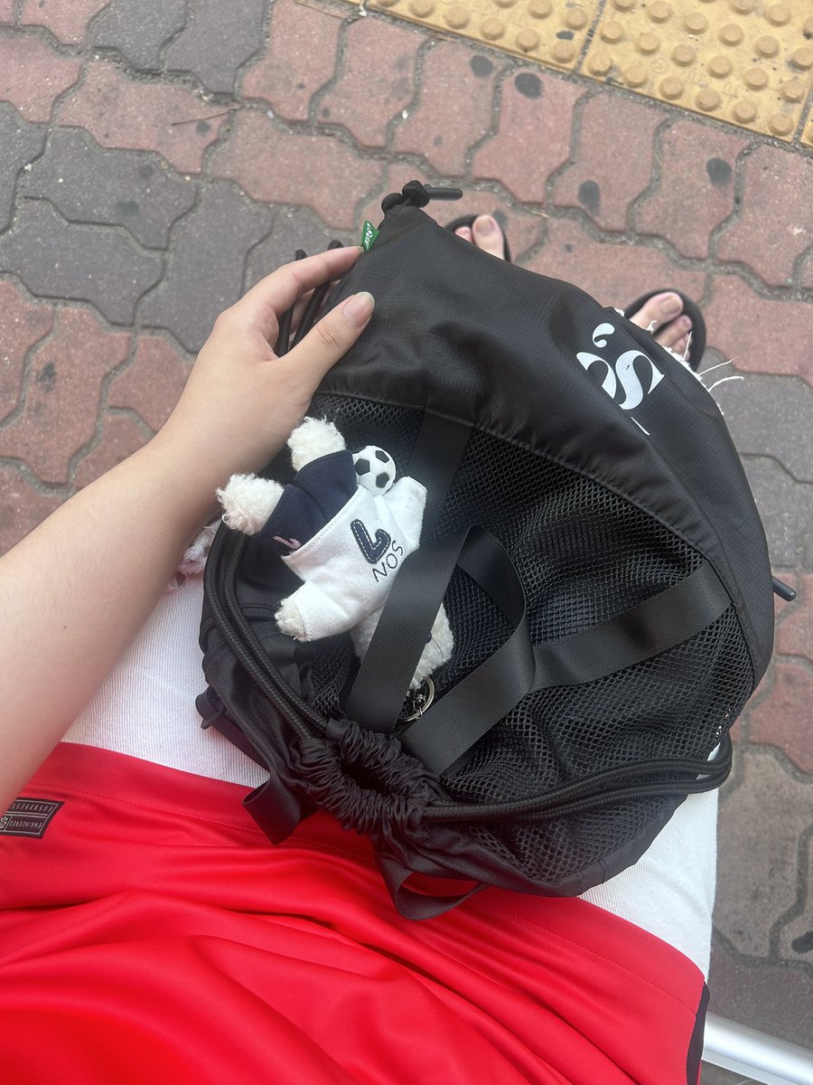 오늘 서울월드컵경기장 w구역에서 쏜희 키링 달려있는 nos7가방 발견하신분 연락주세요 ㅠㅠ
꼭 부탁드립니다 ........
W구역에서 잃어버렸어요 🥹