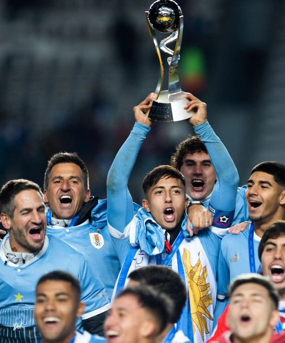 Un año de esta locura.

11 de junio, 2023. 

La Plata.

Uruguay campeón del Mundo Sub 20.

A todos los que lo hicieron realidad, un GRACIAS enorme.

Un recuerdo mágico.

Gracias muchachos! 

🇺🇾🇺🇾🇺🇾🇺🇾🇺🇾🇺🇾