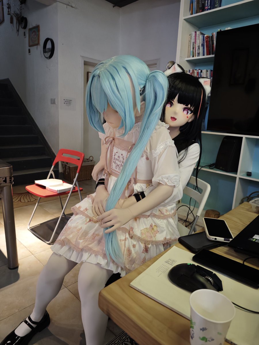 摄影：ᐅ<a href="/Wynnli8/">阿狸</a>ᐊ 感谢摄影大大的抓拍！！
入镜&amp;衣服：ᐅ<a href="/yingting00/">荧庭</a>ᐊ 衣服真的好心动！！而且总感觉大佬的头壳有种魅惑力，但是哦！！但是！我对那种东西不……不感兴趣哦！没有！……没有！！！