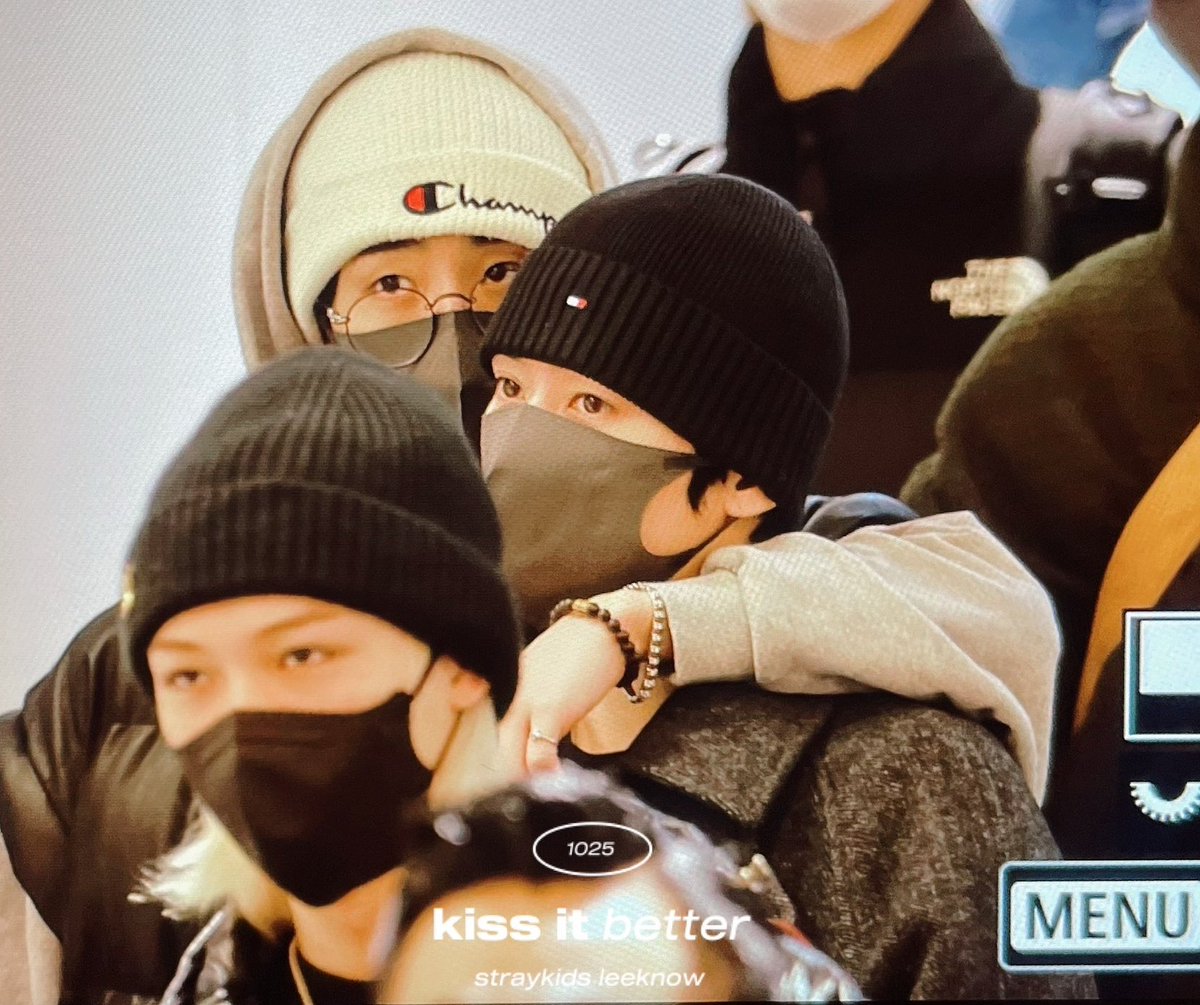 linopporang_'s tweet photo. if they do this on cam what they doing off cam dawg https://t.co/cpC8nDylil
