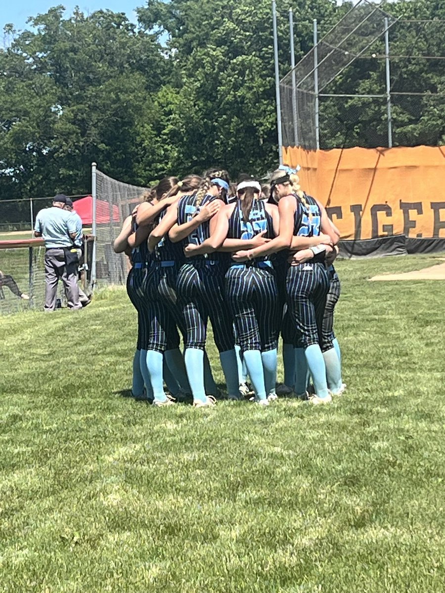 Lowery893's tweet photo. First travel tournament in the books! Taylor was 7-11 batting .636 avg 4rbis and 3 stolen bases. Good start to the season for her and Nitro finishing 3rd overall. Father’s Day classic this weekend in Canonsburg . 🥎🔥 https://t.co/FxMEvCRFek