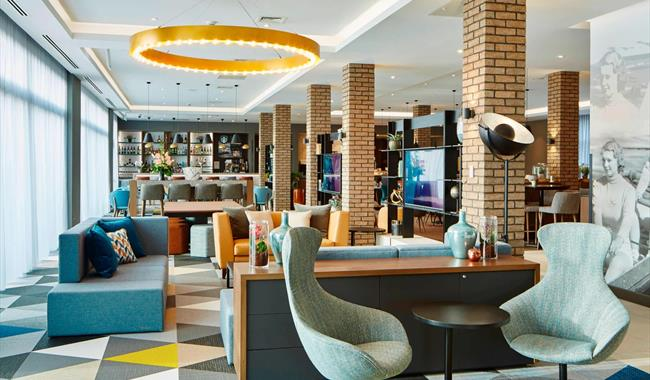 VisitSEEngland's tweet photo. Relax &amp; unwind with a stay at the @CourtyardOxSth ideally located close to Abingdon, Didcot, Culham Park, Bicester Village &amp; just a short hop to Oxford. 
https://t.co/wabW4GC7x1

#abingdon #weekendbreak #oxfordshire #hotel #placetostay https://t.co/XvMRqAhI87