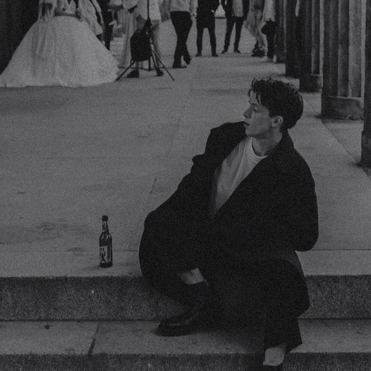 ashesofagod's tweet image. ᅠ
ᅠla conscience, […] chose sombre que cet infini que tout homme porte en soi et auquel il mesure avec désespoir les volontés de son cerveau et les actions de sa vie ———— ; 𝐥𝐞𝐬 𝐦𝐢𝐬𝐞́𝐫𝐚𝐛𝐥𝐞𝐬. 
ᅠᅠᅠ
ᅠ