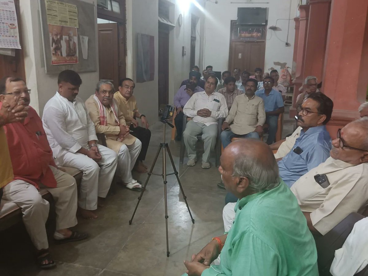 PunitVerma_1's tweet photo. स्व शंभू नाथ जी वरिष्ठ प्रचारक राष्ट्रीय स्वयंसेवक संघ की तृतीय पुण्यतिथि पर श्रद्धांजलि अर्पित करते हुए। https://t.co/GSL2ROG6UW