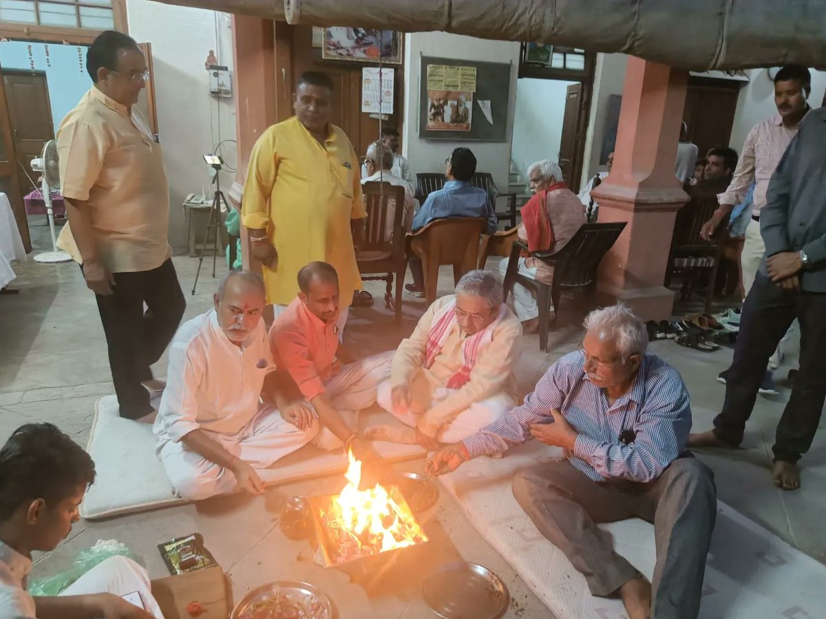 PunitVerma_1's tweet photo. स्व शंभू नाथ जी वरिष्ठ प्रचारक राष्ट्रीय स्वयंसेवक संघ की तृतीय पुण्यतिथि पर श्रद्धांजलि अर्पित करते हुए। https://t.co/GSL2ROG6UW