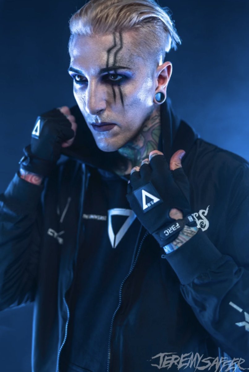 Good evening and welcome to another chilling installment of Broadcasting Hourly Chris Motionless from beyond the grave.

Tonight's grim and ghastly tale…

📸: jeremysaffer