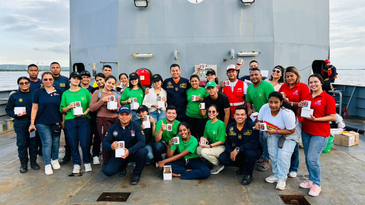 FNC_ArmadaCol's tweet photo. Destacado 🟠 | ¡Llevamos felicidad a más de 1.200 personas de la comunidad de #Orika en #IslaGrande, #IslasDelRosario! 📍
Nuestra Fuerza Naval del #Caribe, representada por el personal del Grupo de #Guardacostas de la jurisdicción y el Comando de Apoyo a la Misión #COAMI #Barranquilla, en medio un trabajo conjunto con entidades públicas y privadas, efectuó una Jornada de Apoyo al Desarrollo que brindó servicios médicos, odontológicos, de nutrición, rehabilitación, entre otros.💯
Dentro de esta Jornada se destaca también, la donación de pintura por parte de la Fundación La Cayena para embellecer la fachada del colegio, guardería y casa cultural de la comunidad. 🏘
#ElAzulQueNosUne 🌊
#ProtegemosElAzulDeLaBandera 🇨🇴
@fundprocaps @AlcaldiaCTG @UnimetroCO @ICBFColombia @unisimon