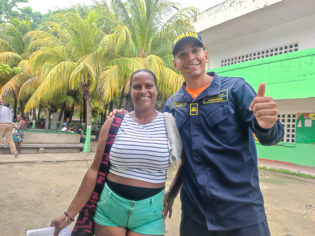 FNC_ArmadaCol's tweet photo. Destacado 🟠 | ¡Llevamos felicidad a más de 1.200 personas de la comunidad de #Orika en #IslaGrande, #IslasDelRosario! 📍
Nuestra Fuerza Naval del #Caribe, representada por el personal del Grupo de #Guardacostas de la jurisdicción y el Comando de Apoyo a la Misión #COAMI #Barranquilla, en medio un trabajo conjunto con entidades públicas y privadas, efectuó una Jornada de Apoyo al Desarrollo que brindó servicios médicos, odontológicos, de nutrición, rehabilitación, entre otros.💯
Dentro de esta Jornada se destaca también, la donación de pintura por parte de la Fundación La Cayena para embellecer la fachada del colegio, guardería y casa cultural de la comunidad. 🏘
#ElAzulQueNosUne 🌊
#ProtegemosElAzulDeLaBandera 🇨🇴
@fundprocaps @AlcaldiaCTG @UnimetroCO @ICBFColombia @unisimon